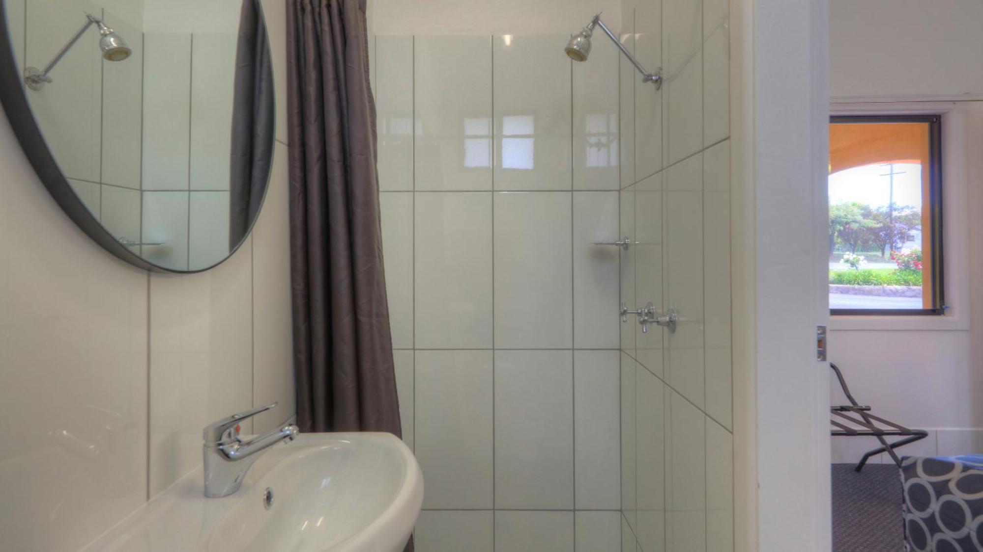 Twin Swans Motel 4*