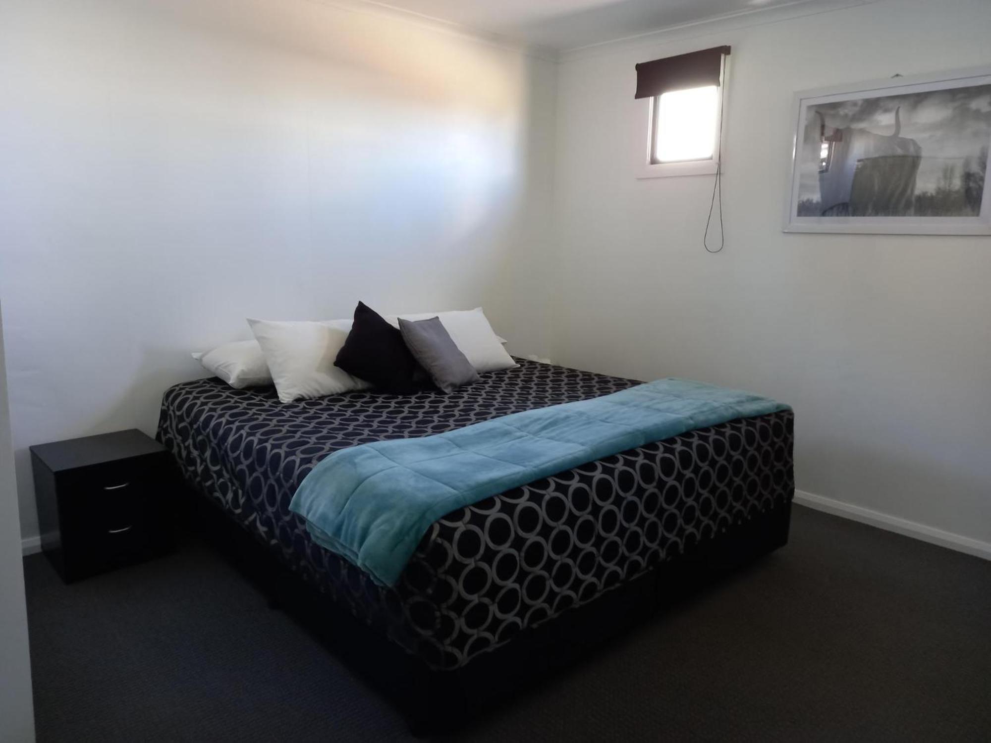 Twin Swans Motel 4*
